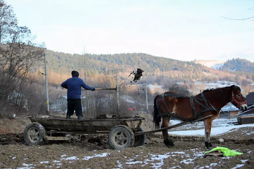 REPORTAJ. Românii de lângă Ucraina vorbesc cu îngrijorare despre posibila invazie a rușilor. „Ce-s 40 de kilometri dacă se ajunge pân’ la graniță?”
