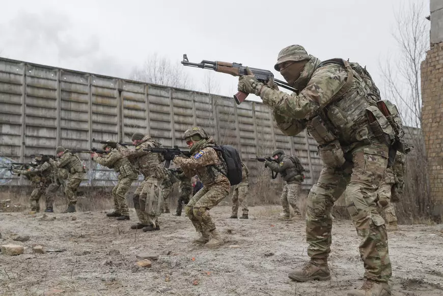 Armata Rusiei vs armata Ucrainei. Ce capacitate militară au cele două țări și cum stă România