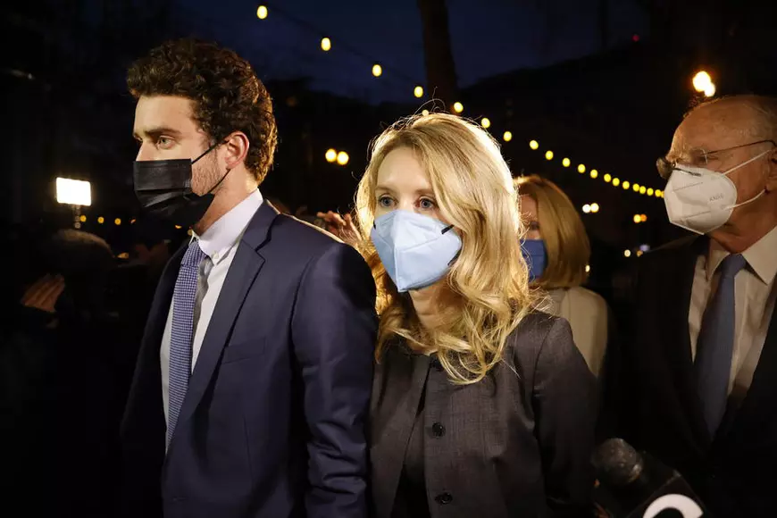 Elizabeth Holmes, tânăra care la 19 ani a fondat o companie de peste 9 miliarde de dolari, a fost găsită vinovată pentru fraudă