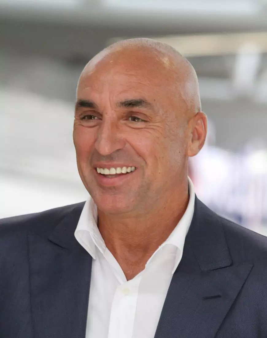 Oligarhii ucraineni părăsesc țara. 20 de chartere și avioane private au plecat de la Kiev doar duminică