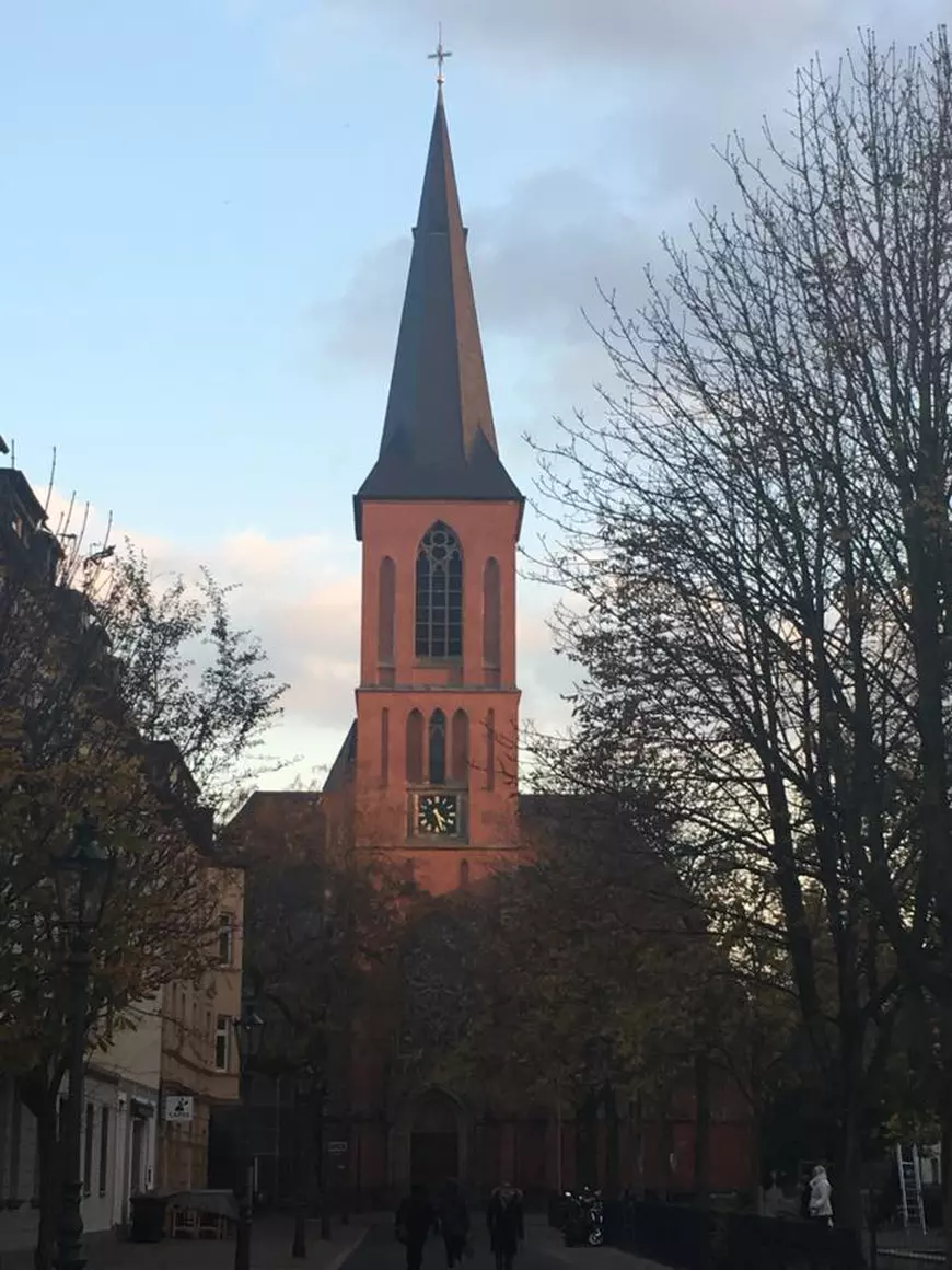 O româncă a fost prinsă furând din cutia milei, la o biserică din Germania. „N-am mai văzut așa ceva”