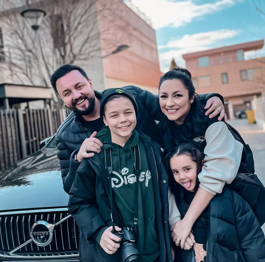 Ce face Andra înainte de a urca pe scenă. „Îmi reconectează mintea cu corpul. Mă ajută”