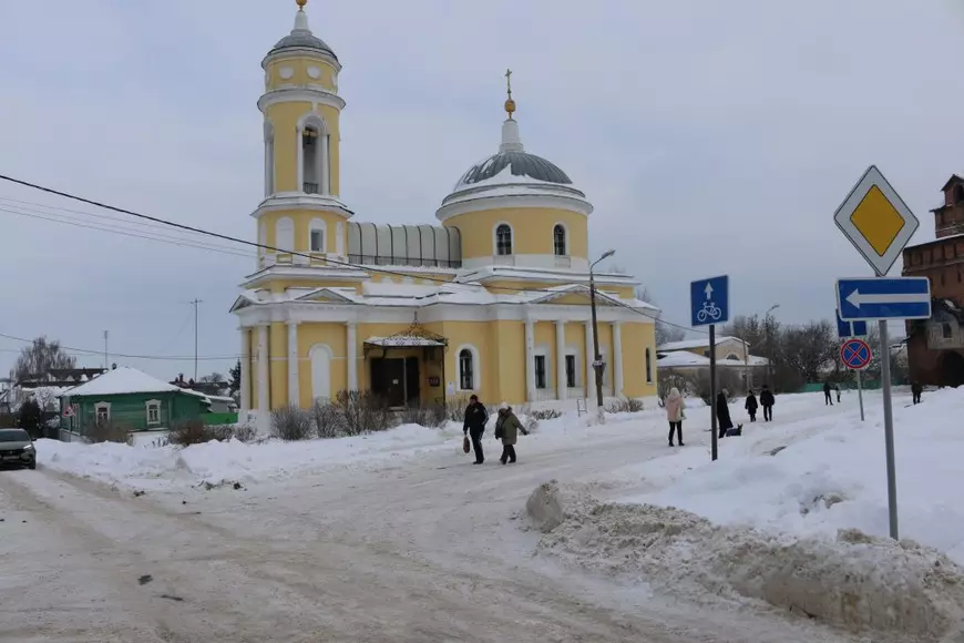 Corespondență din orașul interzis, unde a fost creat Kalașnikov și care produce acum rachete. Cum trăiesc cu adevărat muncitorii ruși?
