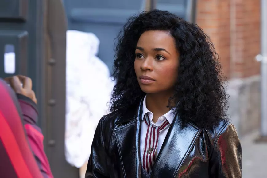 Cum a reușit o tânără să fraudeze lumea bună a New York-ului, explică pentru Libertatea doi dintre actorii miniseriei „Inventing Anna” 