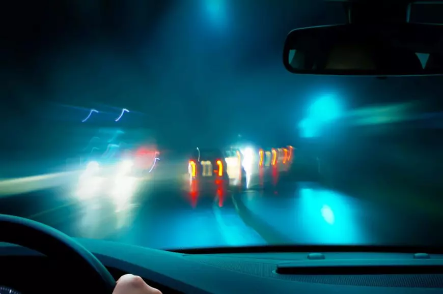 Condusul pe timp de noapte - 10 sfaturi despre cum să conduci în siguranță noaptea