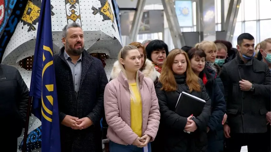 CORESPONDENȚĂ DE LA KIEV: Cum au petrecut ucrainenii „Ziua Invaziei” care n-a mai venit. „Eu țin pașaportul la mine, în cazul în care nu apuc să mă duc acasă”