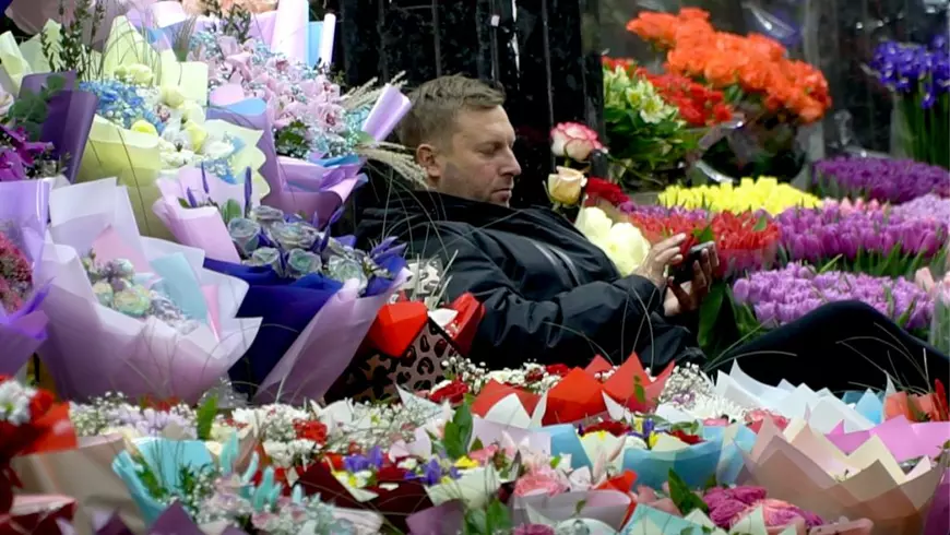 CORESPONDENȚĂ DE LA KIEV: Cum au petrecut ucrainenii „Ziua Invaziei” care n-a mai venit. „Eu țin pașaportul la mine, în cazul în care nu apuc să mă duc acasă”