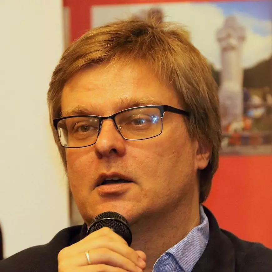 Tot mai mulți ruși sparg zidul tăcerii. Profesor de la St. Petersburg pentru Libertatea: „Suntem conduși de un om care și-a pierdut mințile. Putin ne poate cupla la internetul suveran, cum îi zice el”