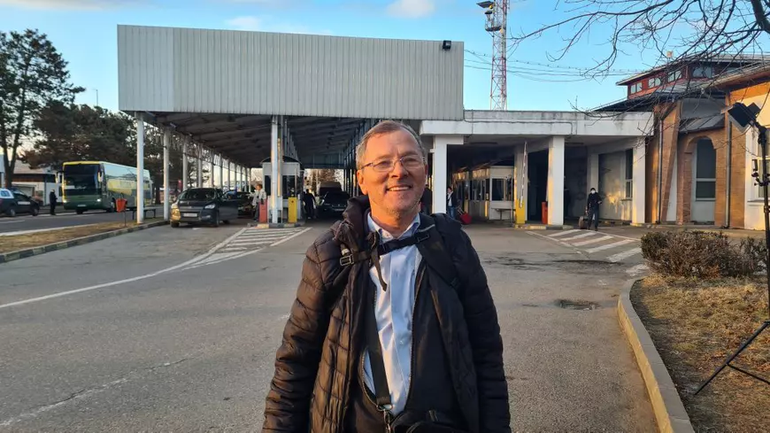REPORTAJ | Vama Siret, poartă de intrare în Europa, pentru ucrainenii care vor să ajungă în Vest. „Merg undeva, oriunde”