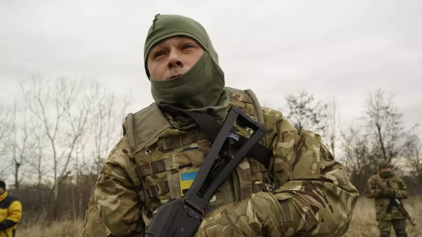 Corespondență din  Kiev | Armata de weekend a Ucrainei, cine este și cum arată: IT-iști, arhitecți și casnice din Kiev se antrenează să se lupte cu Putin