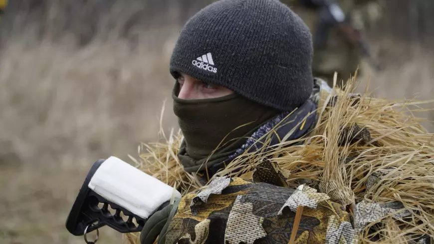 Corespondență din  Kiev | Armata de weekend a Ucrainei, cine este și cum arată: IT-iști, arhitecți și casnice din Kiev se antrenează să se lupte cu Putin