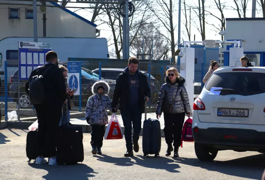 Reportaj nefardat lângă Nistru cu secretele migrației din Ucraina. Unii în Bentley, Porsche ori Mercedes, „cei amărâți, vai de capul și de sufletul lor”
