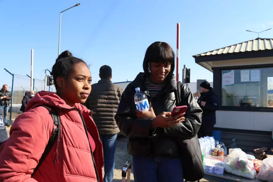 Reportaj nefardat lângă Nistru cu secretele migrației din Ucraina. Unii în Bentley, Porsche ori Mercedes, „cei amărâți, vai de capul și de sufletul lor”