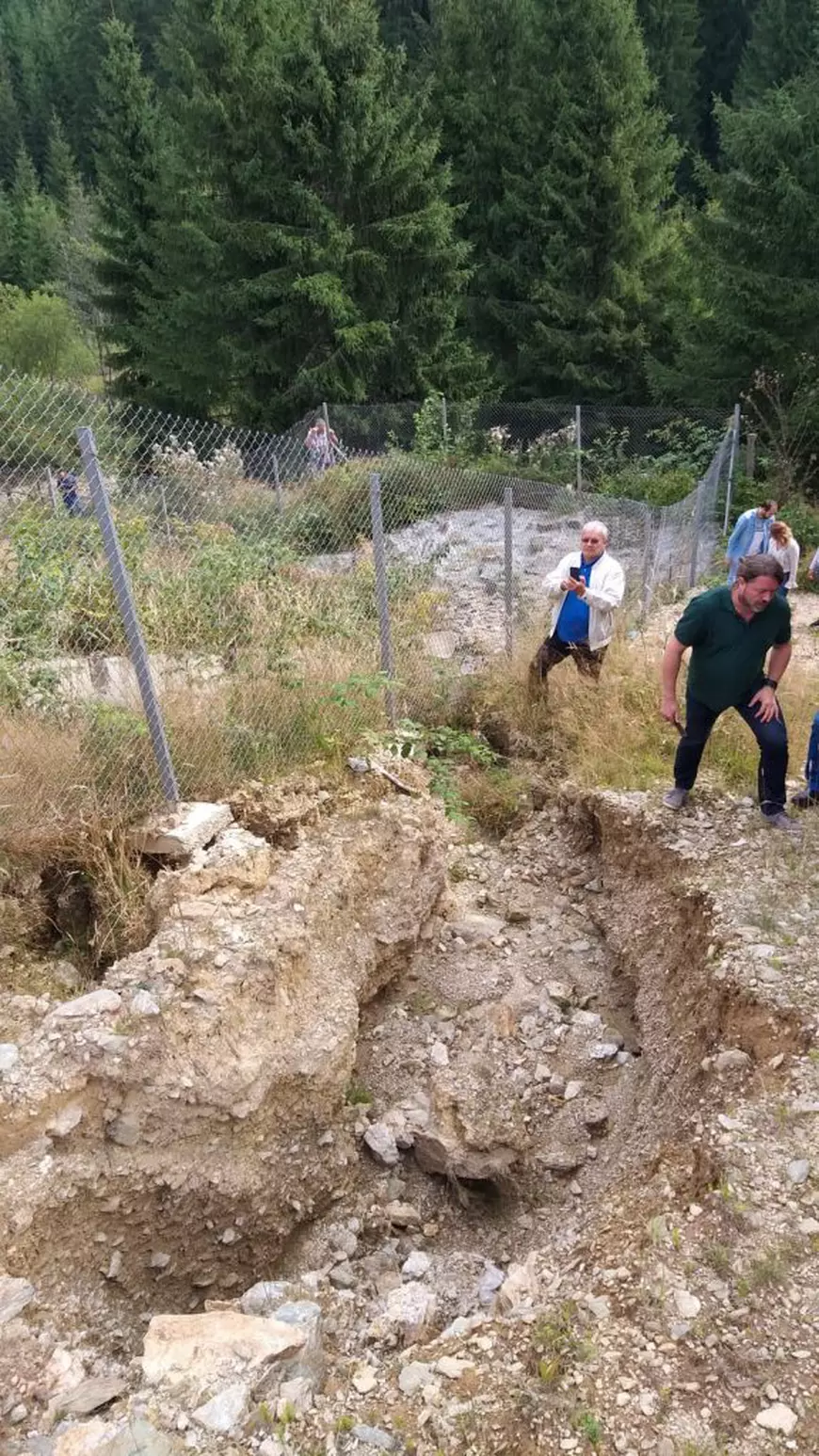Fitil pentru dezastru ecologic în Bucovina. Groapa de gunoi din vârful munților, la un pas de autorizare