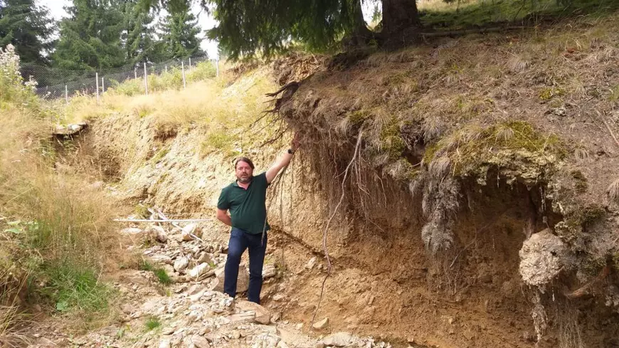 Fitil pentru dezastru ecologic în Bucovina. Groapa de gunoi din vârful munților, la un pas de autorizare