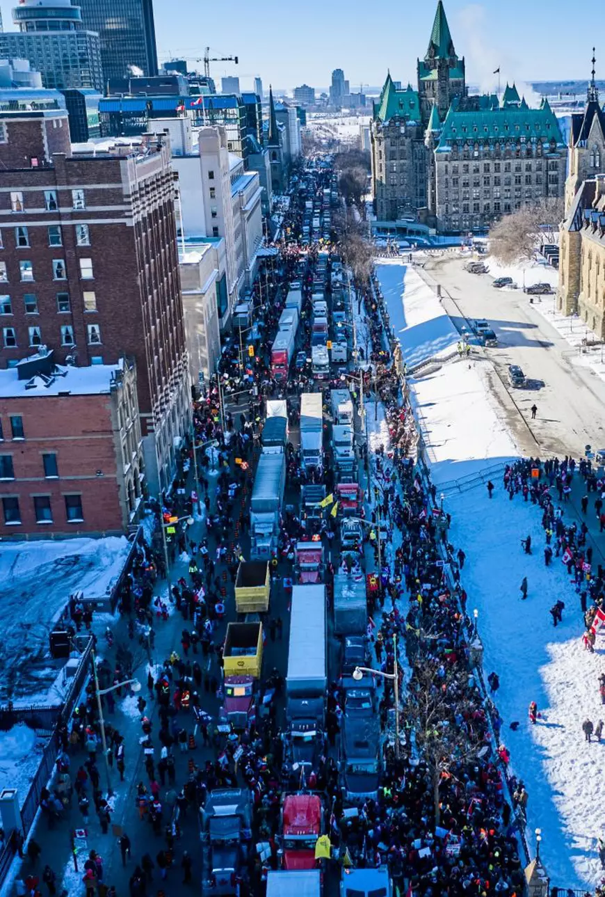 „Ceva s-a rupt în Canada”. Protestul camionagiilor arată un succes neobișnuit al populiștilor radicali din această țară, spun experții