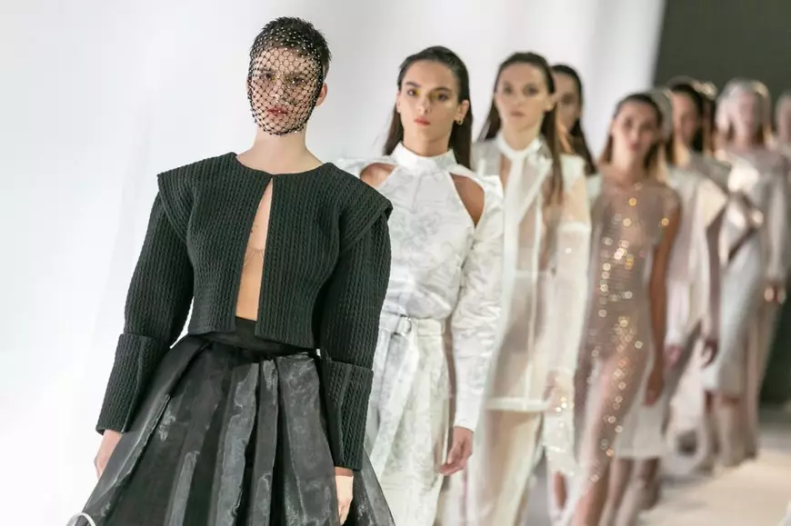 Polemică în Slovacia, după ce fiica președintei Zuzana Caputova a apărut pe coperta unei reviste de modă alături de un actor de filme pentru adulți