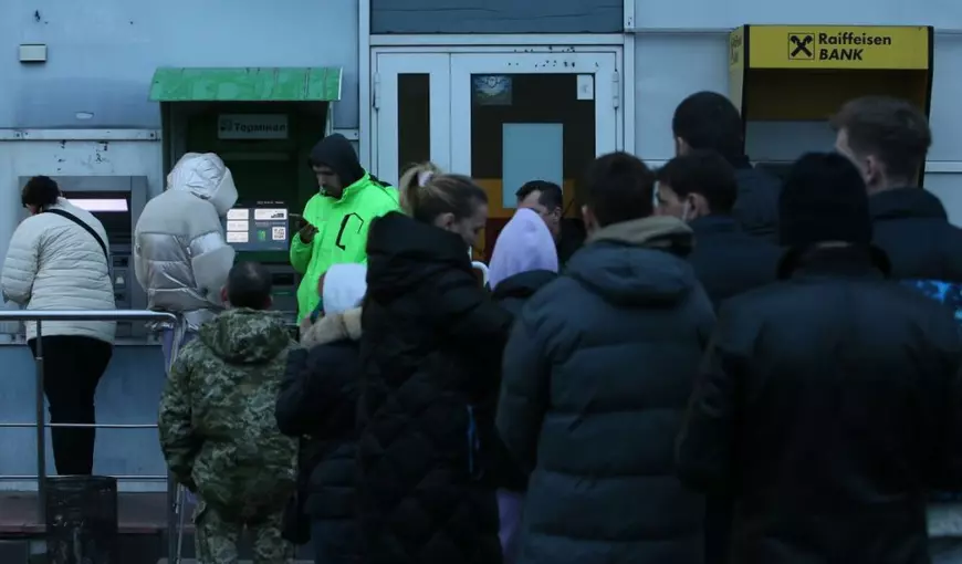 Coloane de mașini și autobuze pline au părăsit Kievul. Evacuare generală în Luhansk