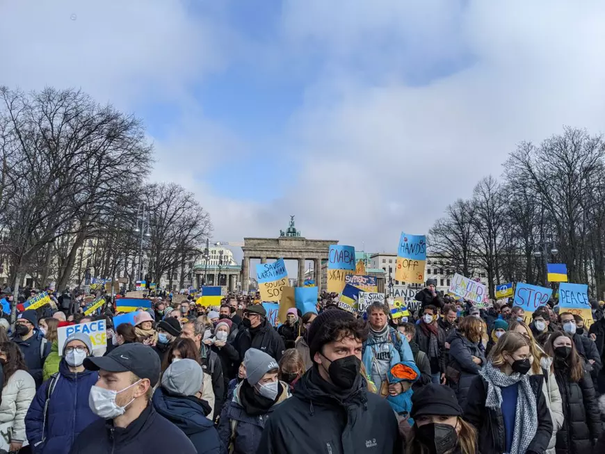 Protest uriaș, întins pe 3 km, la Berlin. Peste 100.000 de oameni au ieșit în stradă împotriva lui Putin