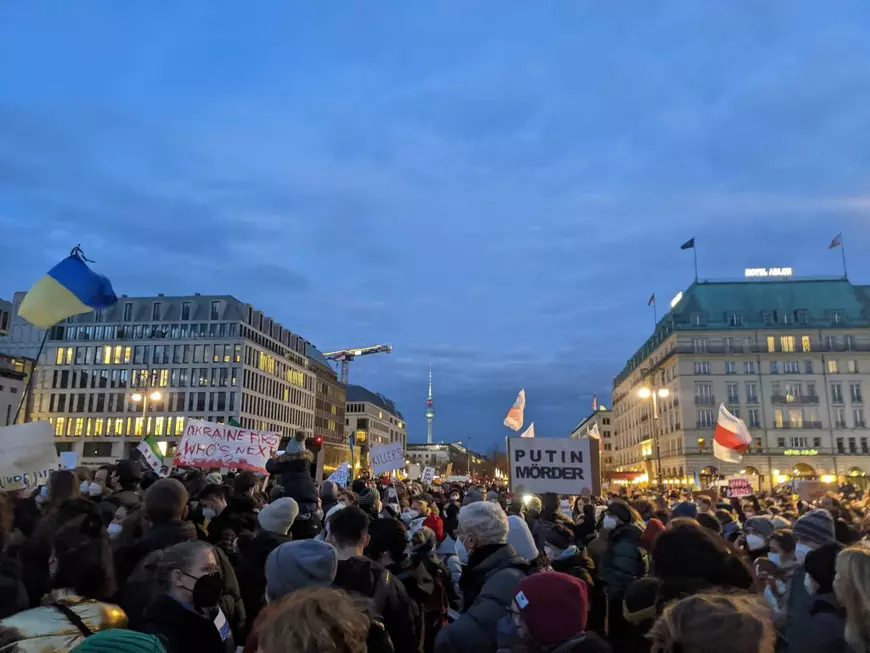 Corespondență din Berlin. Mii de oameni cer sancțiuni mai dure împotriva Rusiei: „Calculele financiare sunt puse mai presus de viețile omenești”