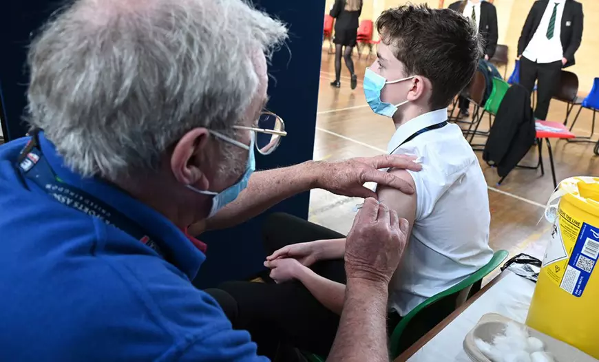 Medici din România, Marea Britanie și Israel, despre vaccinarea copiilor români între 5 și 11 ani: „Trebuia să înceapă înainte de valul Omicron”