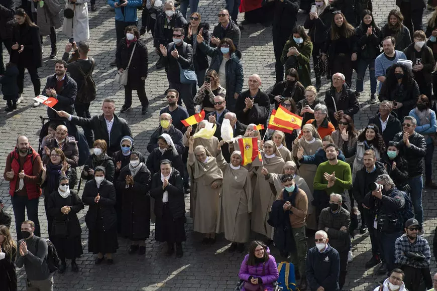 Papa Francisc, rugăciune pentru pacea din Ucraina, alături de mii de credincioși, în Piața Sfântul Petru, de la Vatican