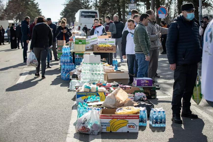 „Siret este un simbol, țara o știe”. Ce i-a impresionat pe jurnaliștii francezi care au transmis de la frontiera cu Ucraina