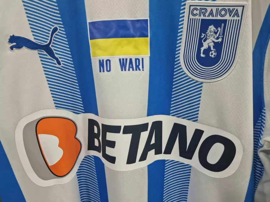 CSU Craiova a înlocuit numele jucătorilor de pe tricouri cu numele orașelor ucrainene atacate de armata rusă