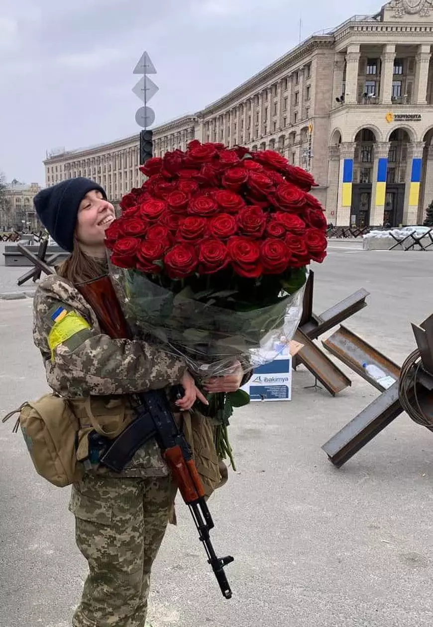 EXCLUSIV. Explozii puternice lângă Kiev. Mărturia pentru români a ucrainencei în vârstă de 25 de ani care a luat arma ca să apere orașul: „Nu capitulăm și vă suntem recunoscători pentru ajutor”