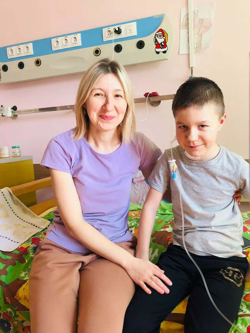 Medicii din Liov i-au îndepărtat o tumoră unui băiețel de 7 ani în timpul unui raid aerian