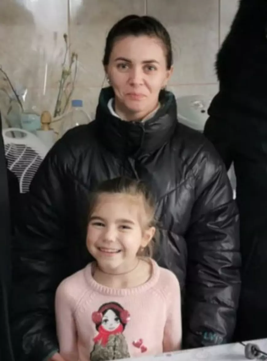 Alături de copiii din Ucraina. Mame și copii care fug din calea morții. „Am mers 20 de kilometri prin pădure, cu fetița de mână. Ne doream doar să ajungem vii la graniță”