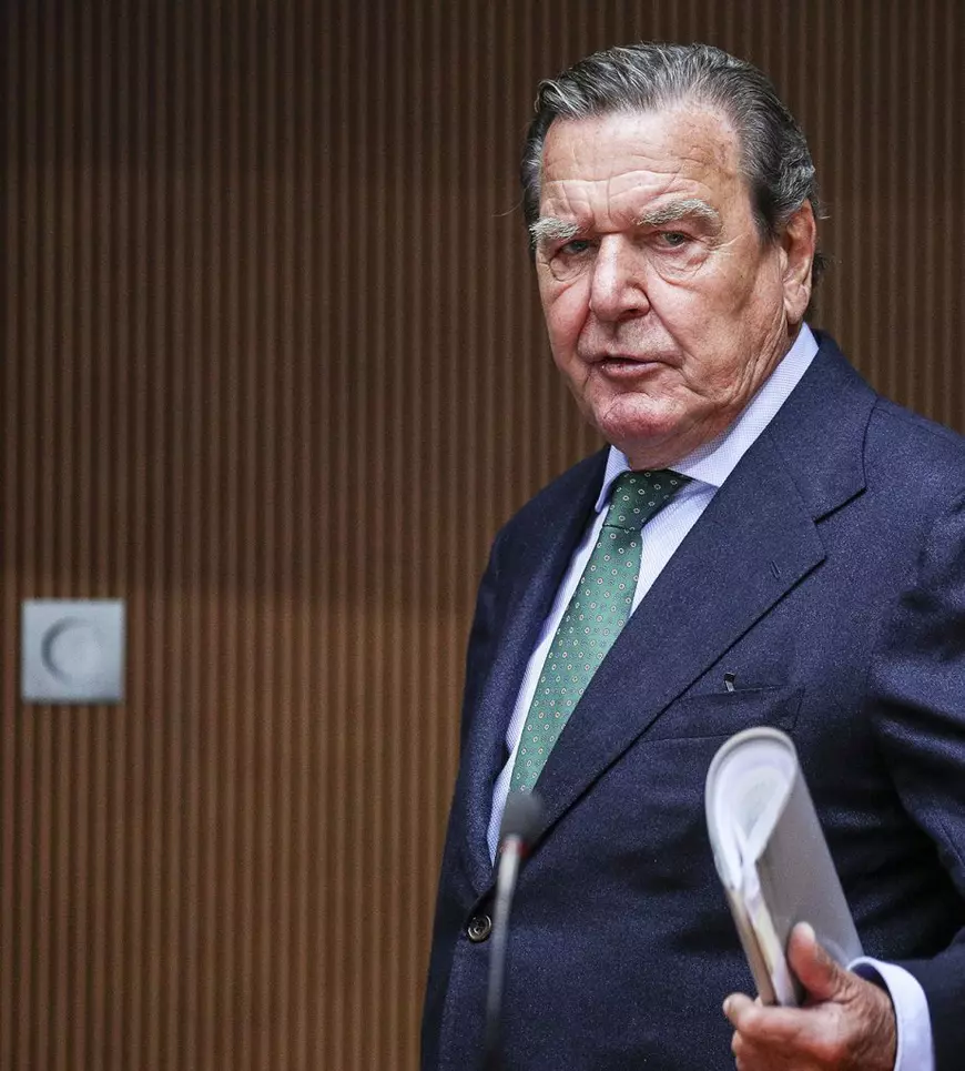 Politico: Cum a deschis Germania calea lui Putin în Ucraina. La invadarea Georgiei, politicienii nemți petreceau la Ambasada Rusiei din Berlin, cu șampanie și caviar