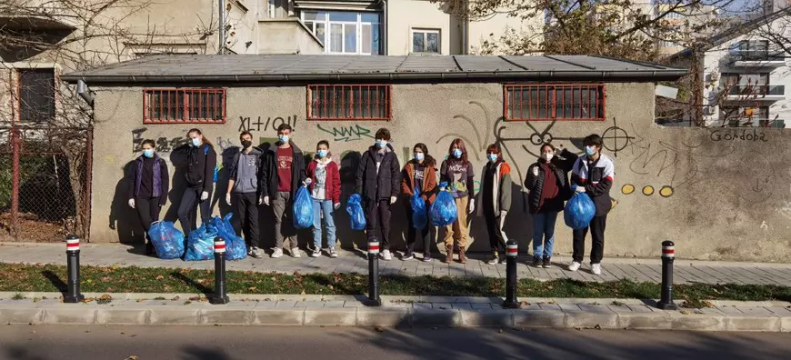 Două generații, profesor și elev, despre educația pentru mediu: „Copiilor putem să le captăm atenția cumva, dar ce facem cu cei mari?”