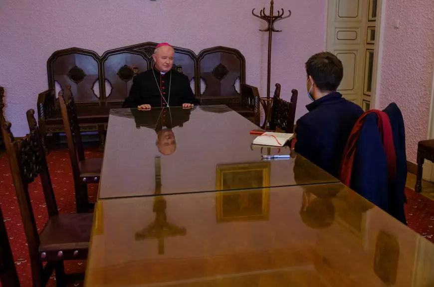 INTERVIU. Liderul bisericii romano-catolice din România explică gestul fără precedent al Papei Francisc: „Durerea l-a determinat să implore la Ambasada Rusiei“