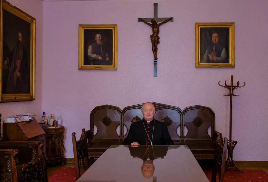 INTERVIU. Liderul bisericii romano-catolice din România explică gestul fără precedent al Papei Francisc: „Durerea l-a determinat să implore la Ambasada Rusiei“