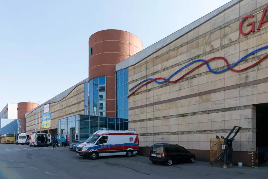 Corespondență din Polonia: Miraculoasa transformare a unui mall decăzut în centru pentru refugiați