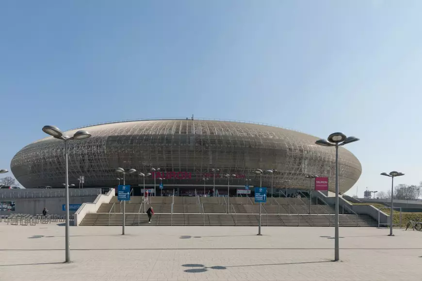 Corespondență din Polonia: Miraculoasa transformare a unui mall decăzut în centru pentru refugiați