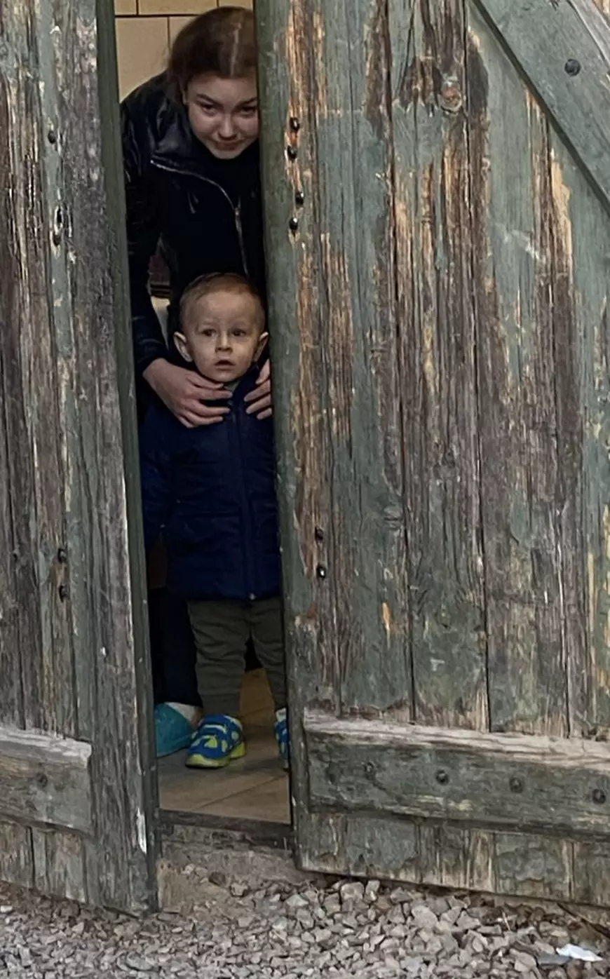 Cealaltă față a prestației statului român în fața valului de refugiați ucraineni: impecabil la frontieră, lamentabil în interior