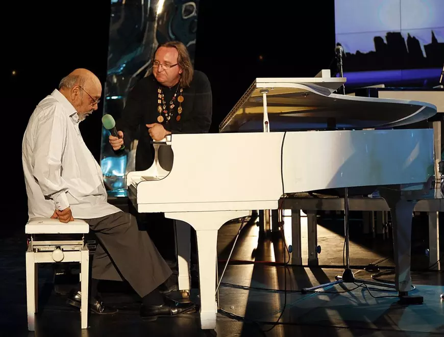 Interviu cu Mike Godoroja, artistul cu origini basarabene, născut în București: „Nu am fost capabil să devin un emigrant de vocație. Nu îmi doresc să părăsesc România”