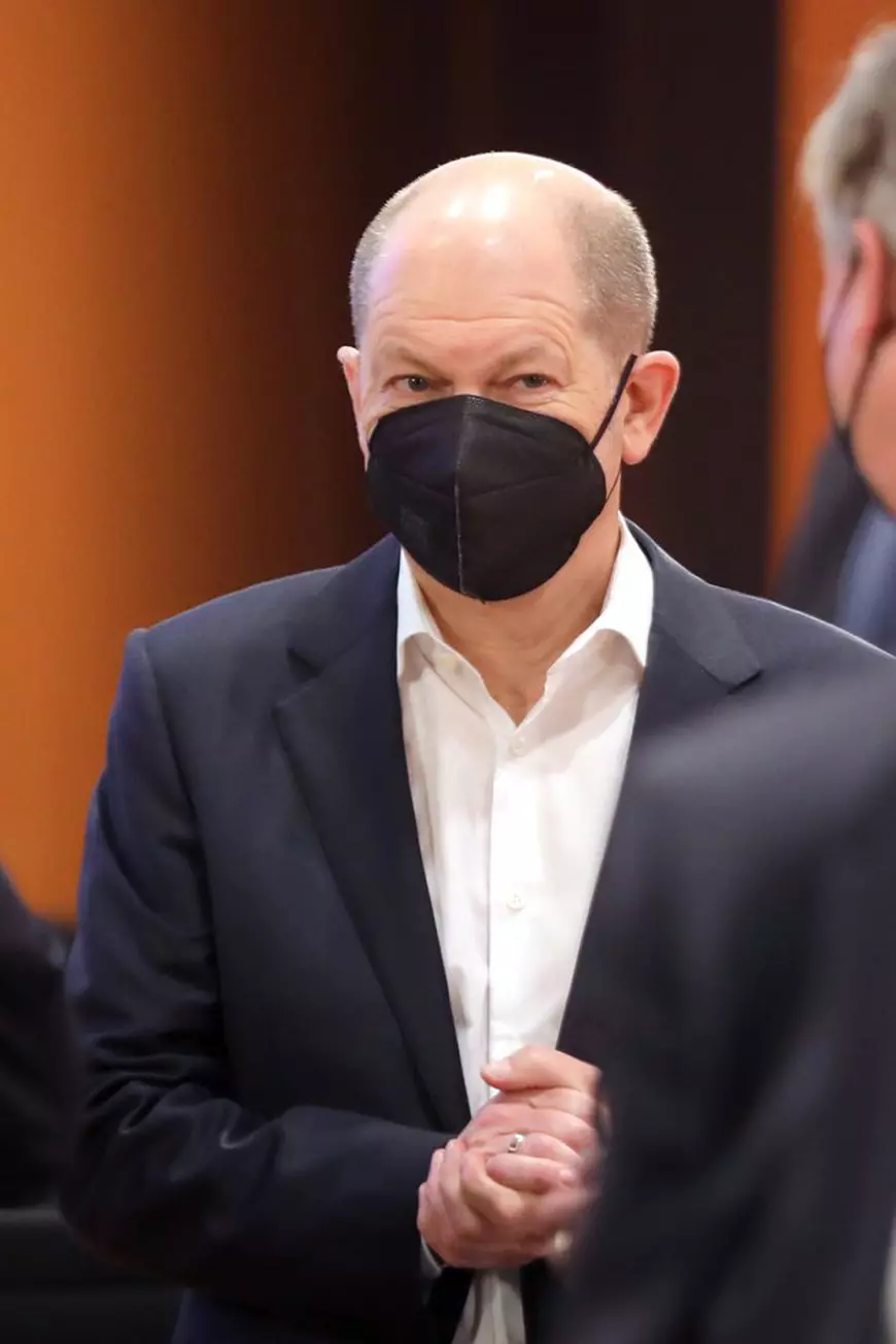 Politico: Cum a deschis Germania calea lui Putin în Ucraina. La invadarea Georgiei, politicienii nemți petreceau la Ambasada Rusiei din Berlin, cu șampanie și caviar