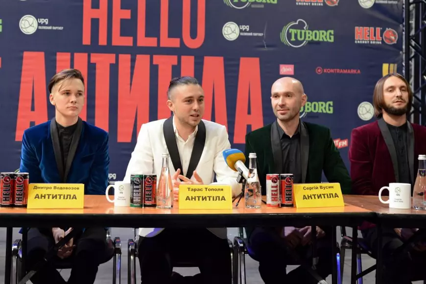 Membrii unei trupe pop-rock care l-a avut pe Zelenski într-un clip muzical, luptă acum pentru Kiev