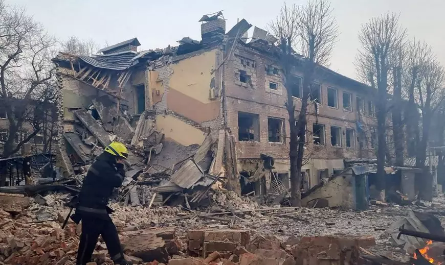 VIDEO | Cum arată orașul Dnipro, după atacurile aeriene ruse. Clădiri transformate în moloz, incendii și fum