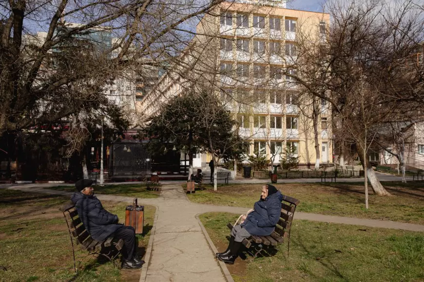 „Când ai avut totul, iar acum nu mai ai nimic”. Refugiații ucraineni ajunși într-un loc legendar în București: căminele studențești din Grozăvești