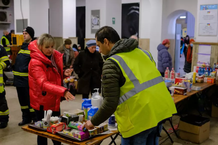 REPORTAJ. „My name is Cola” - cum poți deveni voluntar la Gara de Nord și ce faci