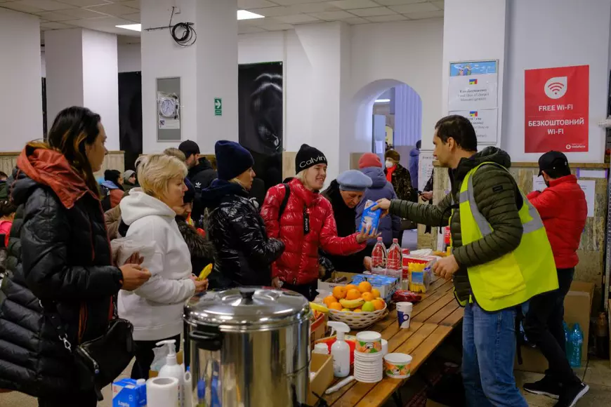 REPORTAJ. „My name is Cola” - cum poți deveni voluntar la Gara de Nord și ce faci