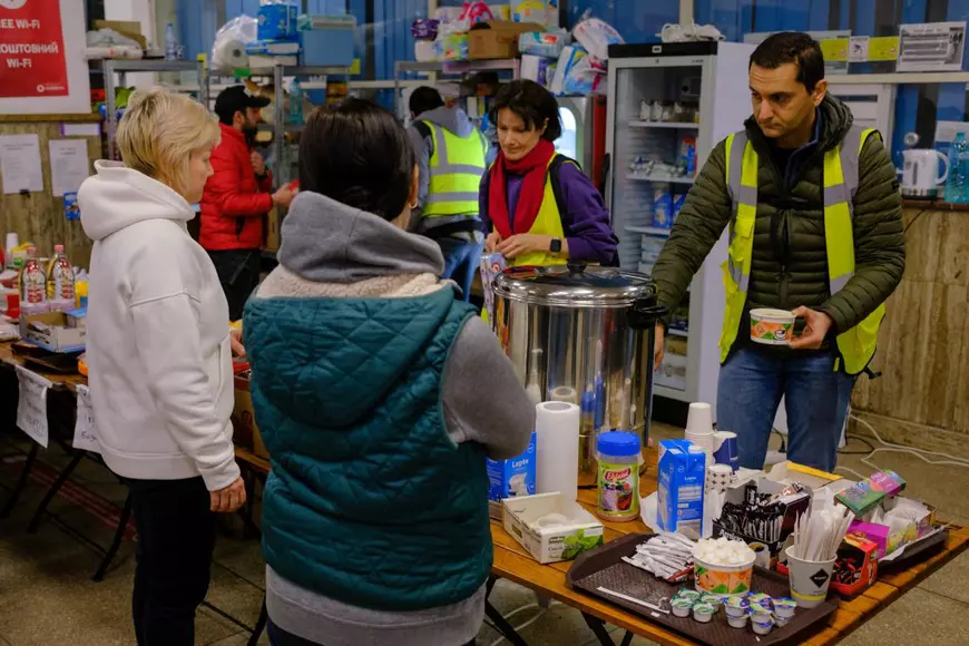 REPORTAJ. „My name is Cola” - cum poți deveni voluntar la Gara de Nord și ce faci