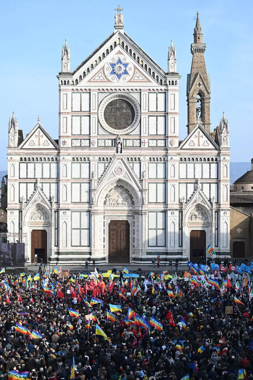 Proteste antirăzboi în Europa. Zelenski s-a adresat miilor de oameni strânși la Florența: „Este timpul ca Europa să aleagă Ucraina!”