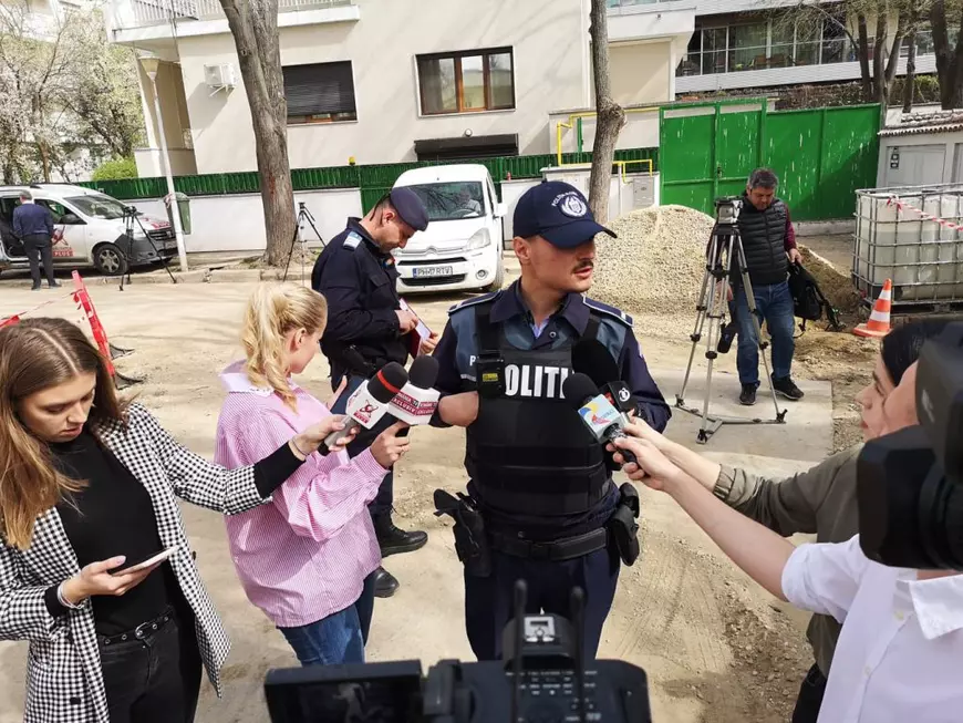 „Petrov, achită-ți datoriile”. Gardul vilei de protocol pe care trebuie să o elibereze Traian Băsescu a fost vandalizat