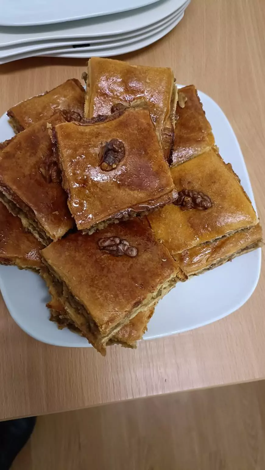15 tăvi cu „tort” armenesc, gestul de recunoștință pentru români de Paști al Marinei, fugită din calea războiului: „În clipa în care am intrat în România, ni s-au dat de toate”