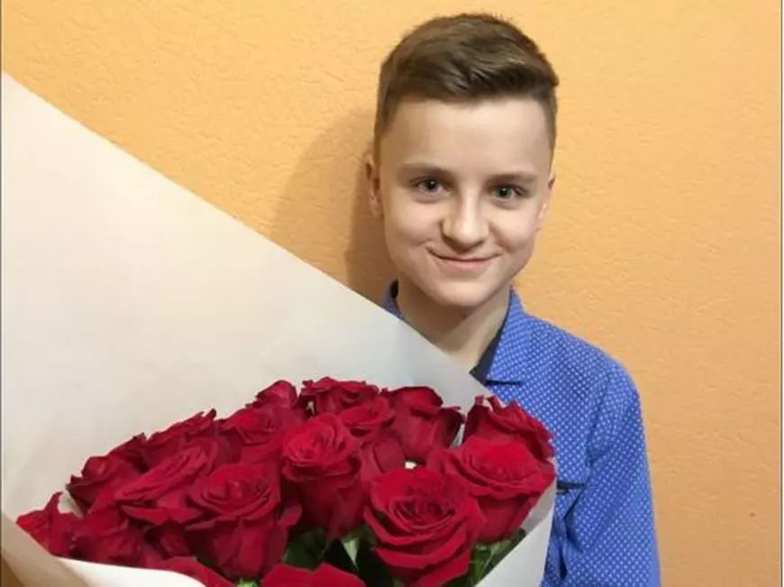 Elisei, un băiețel ucrainean de 13 ani, ucis în fața ochilor mamei sale: „Ne-au făcut cu mâna, de parcă ne-ar fi urat  drum bun, apoi au tras”